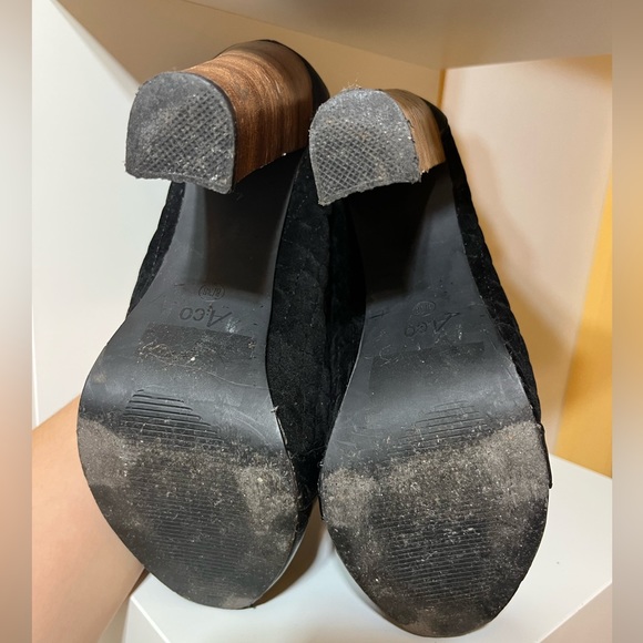 Heeled platform boots - Picture 9 of 11